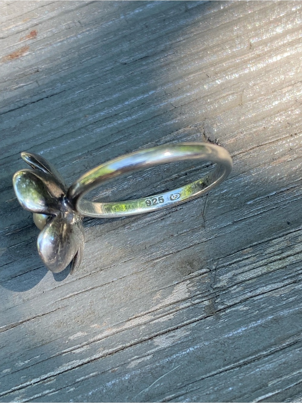 Sterling Silver Floral Ring with White Central Pearl Petunia Pansy Daisy 🌼 - Picture 7 of 14